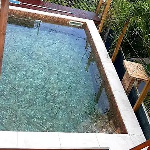 Bas De Larcher Avec Piscine Le Marin